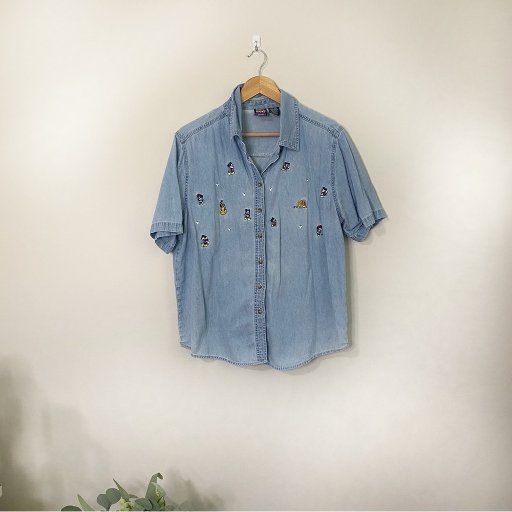 [Disney] Vintage Light Blue Short-Sleeve Mickey Embroidered Denim Shirt 90s Mom